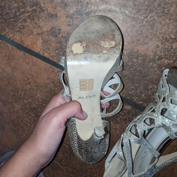 ALDO size 7.5 gold heels - Picture 3 of 7